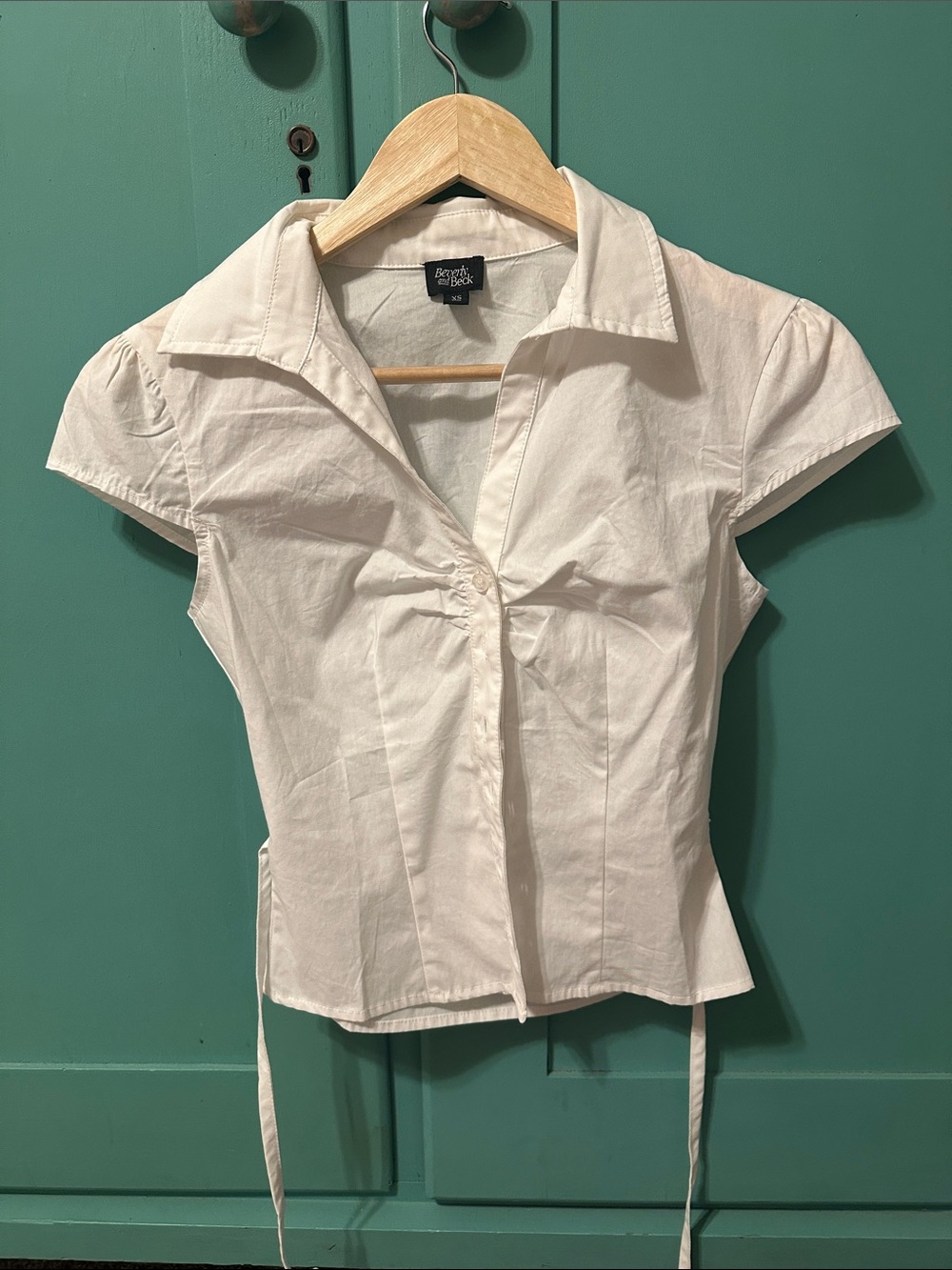 PacSun White Short-Sleeve Button-Down Collared Top